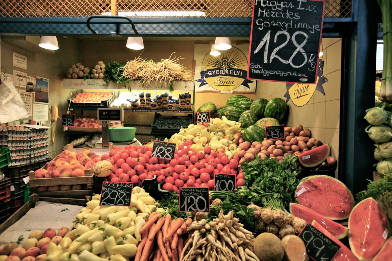 Ungaria, în criză înainte de Crăciun: magazinele au raționalizat alimentele! Restricții la cartofi și lapte