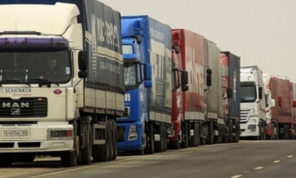 Coloană de TIR-uri de 5 km, la Nădlac, unde șoferii așteptă ore în șir. Intrarea României în Schengen ar elimina aceste situații