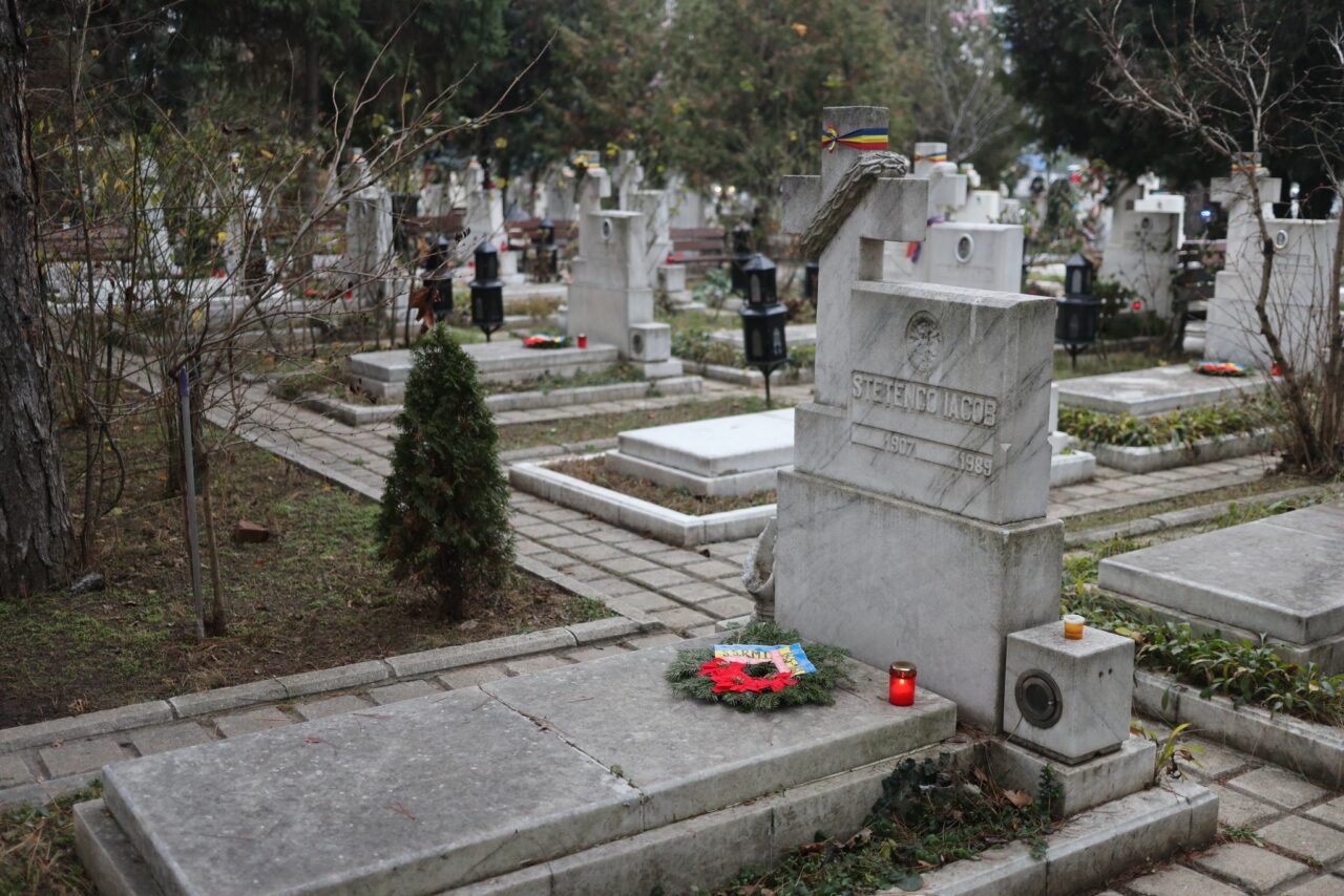 Motivul pentru care un tânăr din Iași a încercat să-și DEZGROAPE tatăl, care murise în 2022. Preotul satului a alertat imediat autoritățile