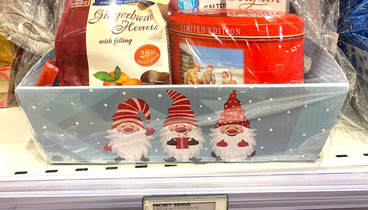 Cu câți lei se vinde un coș cu cadouri de Crăciun în Carrefour și în Cora din București
