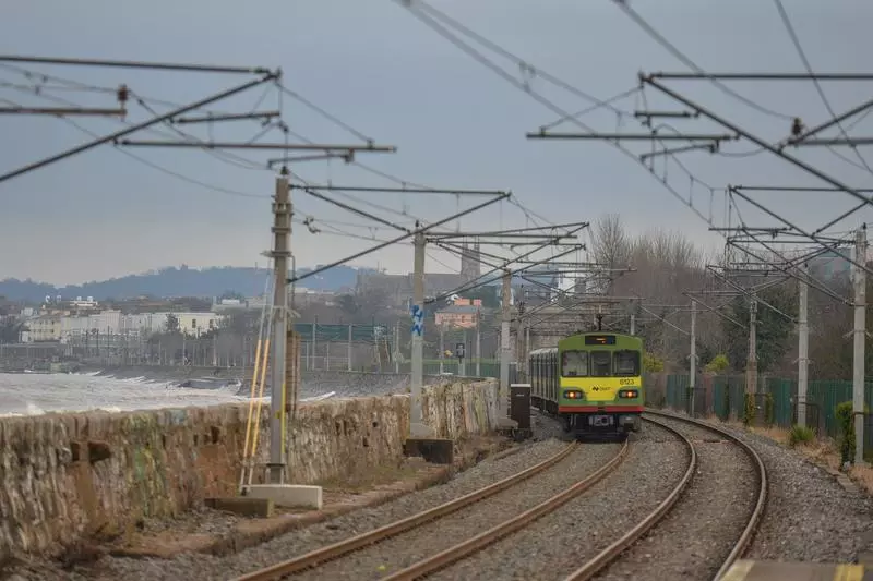 Un angajat la căile ferate se plânge că primește un salariu de 121.000 de euro pe an și nu face nimic: „Stau și citesc ziarul”