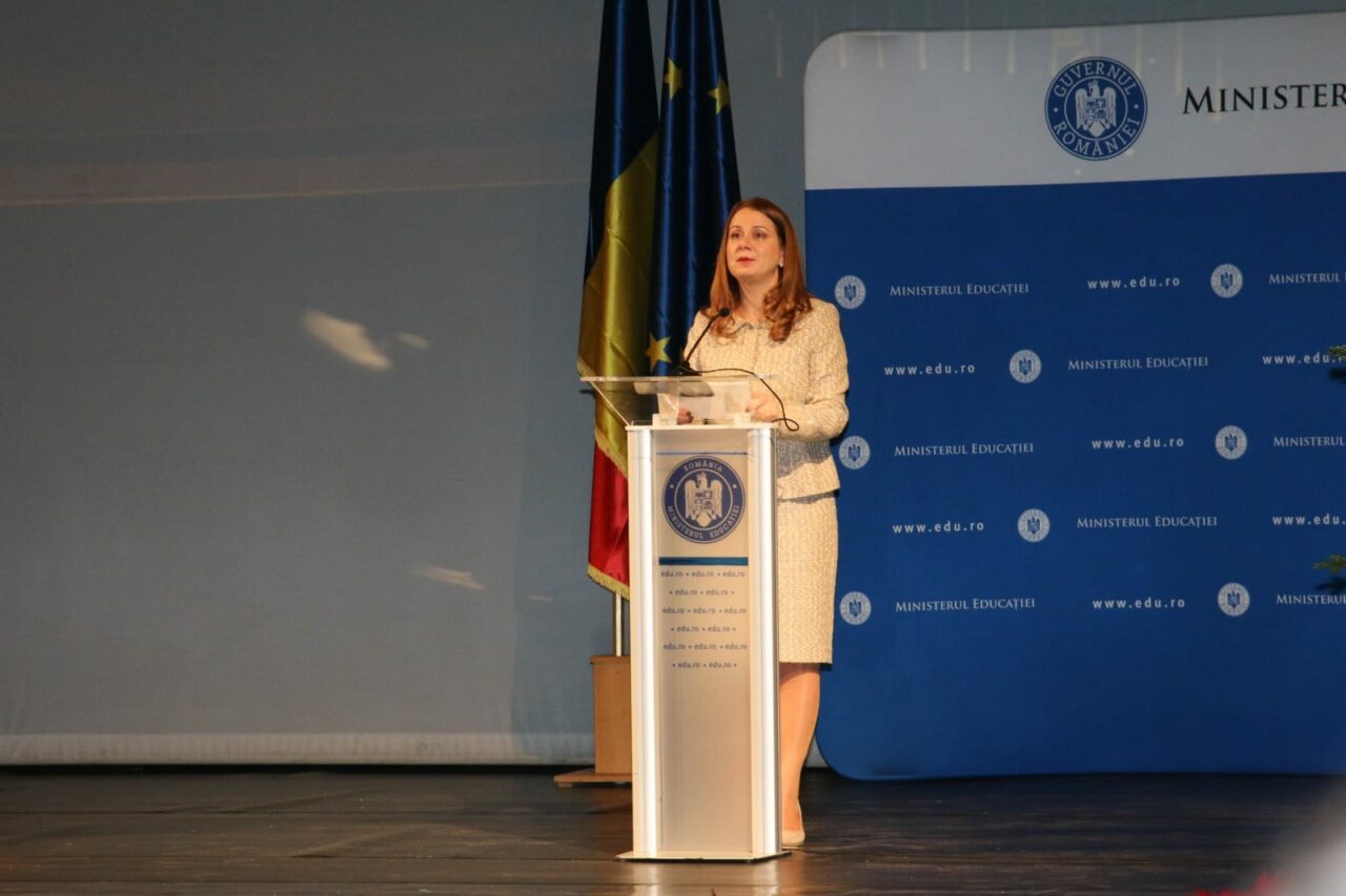 BURSE ÎN STRĂINĂTATE de cel puțin 1.000 de euro pentru studii universitare de masterat, doctorat, stagii postdoctorale și de cercetare. Proiectul, aprobat în ședința de Guvern