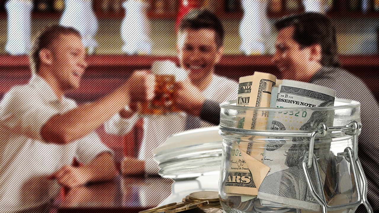 EXCLUSIV VIDEO | Bacșișul, împărțit din 2023 între angajații restaurantelor și barurilor, dar și cu statul. Angajatorul nu poate păstra niciun leu, dar ține evidența și dă impozit 10%. ”Nu toată lumea lăsa tips, noua lege ajută”