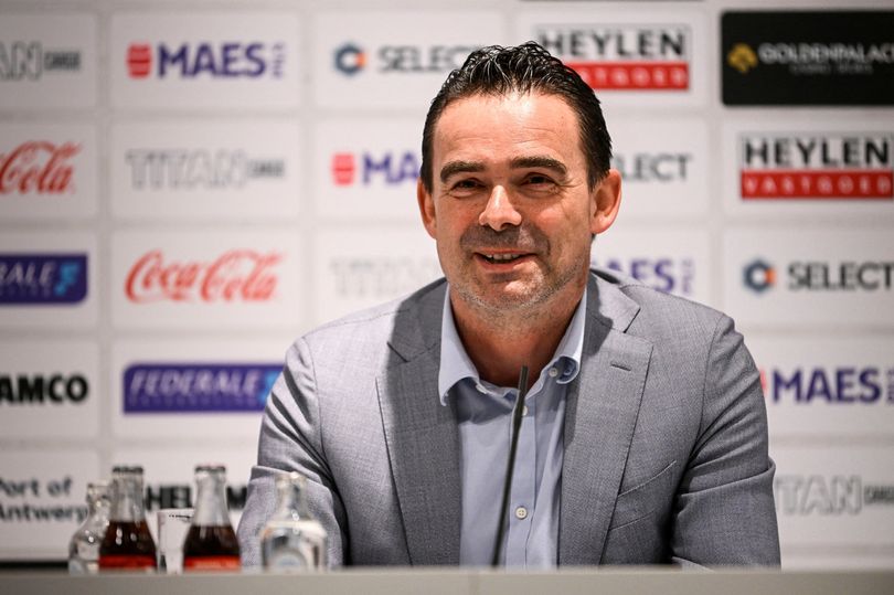 Fanii fotbalului olandez, speriați: Marc Overmars, victima unui atac cerebral! Care este starea fostului internațíonal