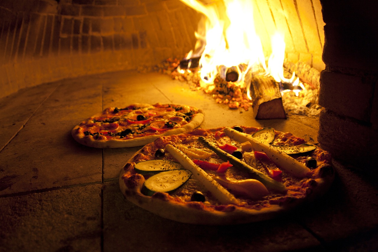 Ce a găsit un client într-o pizza comandată la domiciliu. Restaurantul a reacționat imediat