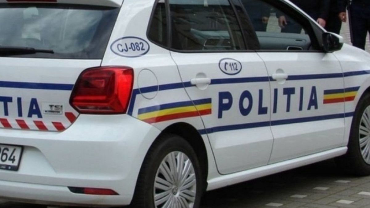 Șofer din Argeș, în vârstă de 20 de ani, în stare gravă la spital după ce s-a răsturnat cu mașina într-o curbă