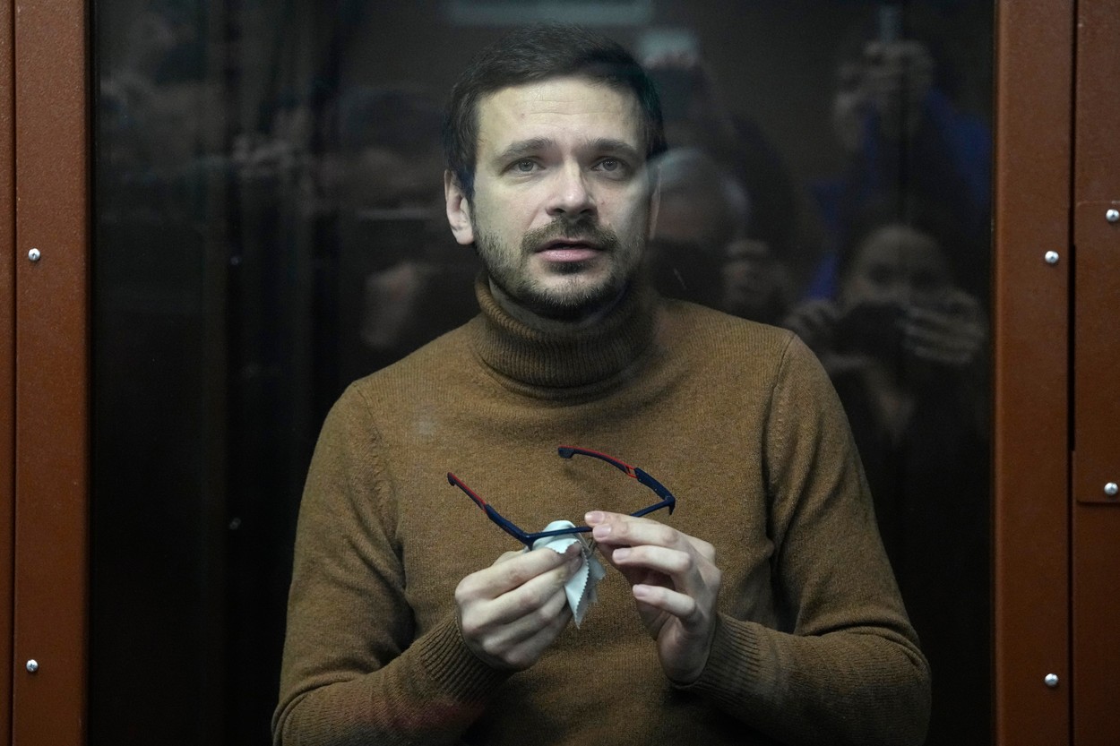 Politicianul rus Ilya Yashin, mesaj din închisoare pentru Vladimir Putin: ”Oamenii fug de tine, domnule președinte, nu vezi? Numele tău este asociat cu moartea și distrugerea!”