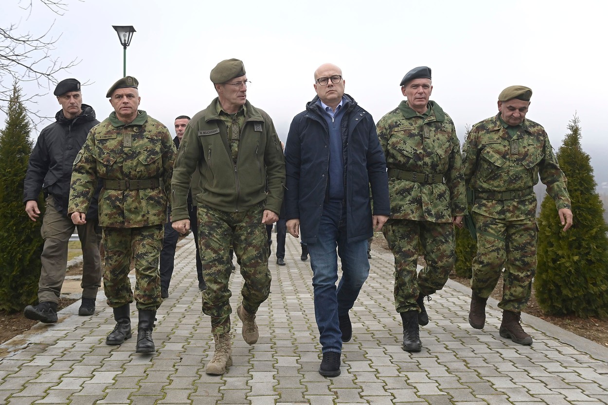 Serbia și Kosovo, la un pas de război: ”Armata sârbă, în alertă maximă de luptă”