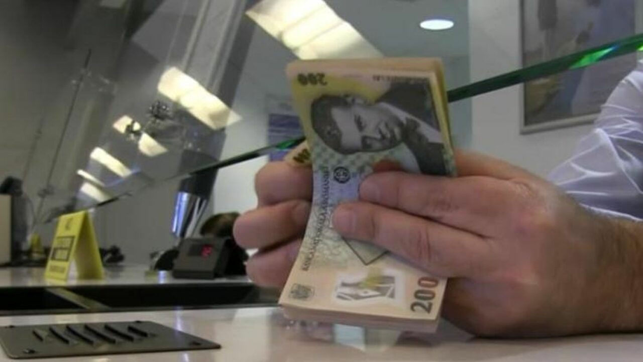 Cum poți amâna plata ratelor bancare cu până la un an. Un fost ministru de Finanțe vine cu soluția