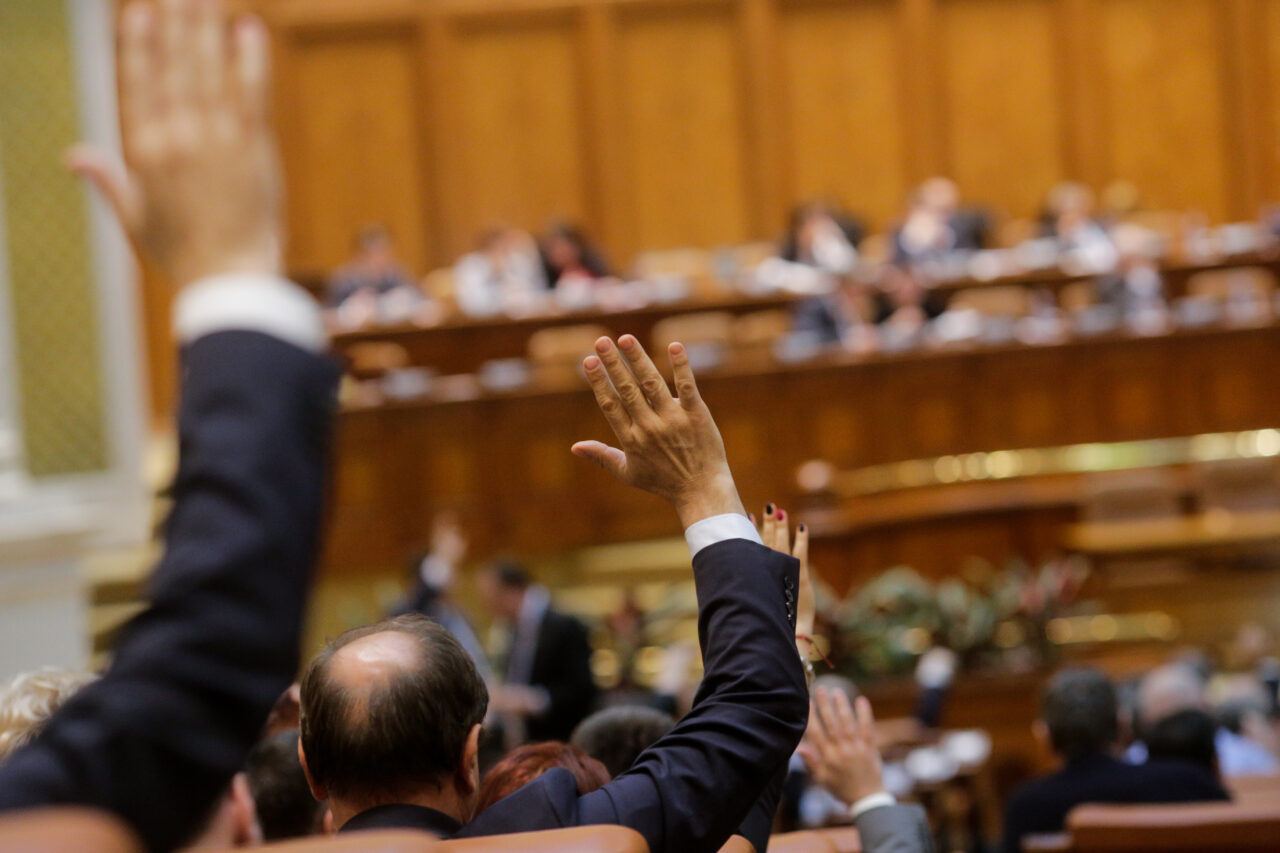 Parlamentul a adoptat bugetul pentru 2023. Nicolae Ciucă: „Este un buget realist, echilibrat, care vizează susţinerea economiei şi protejarea populaţiei” | VIDEO