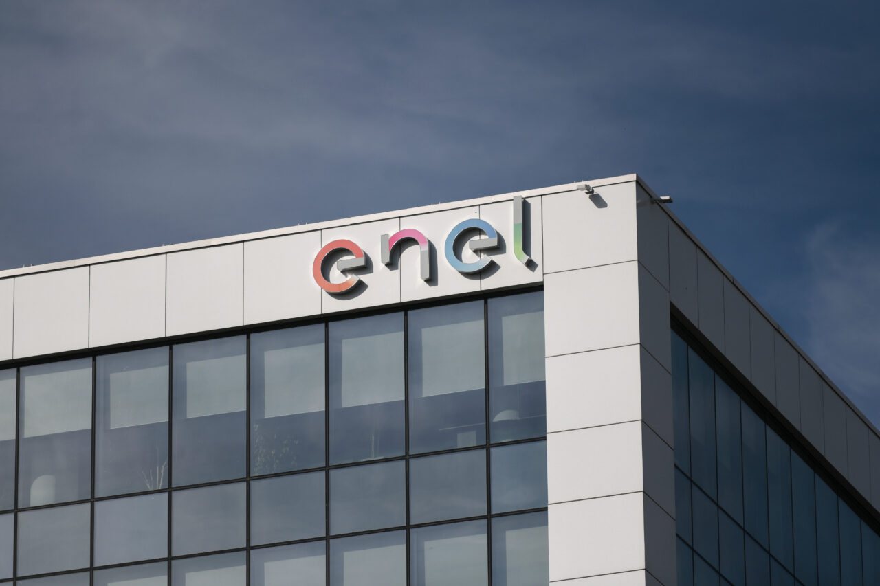 Compania Public Power Corp din Grecia a început negocierile pentru preluarea activelor Enel din România