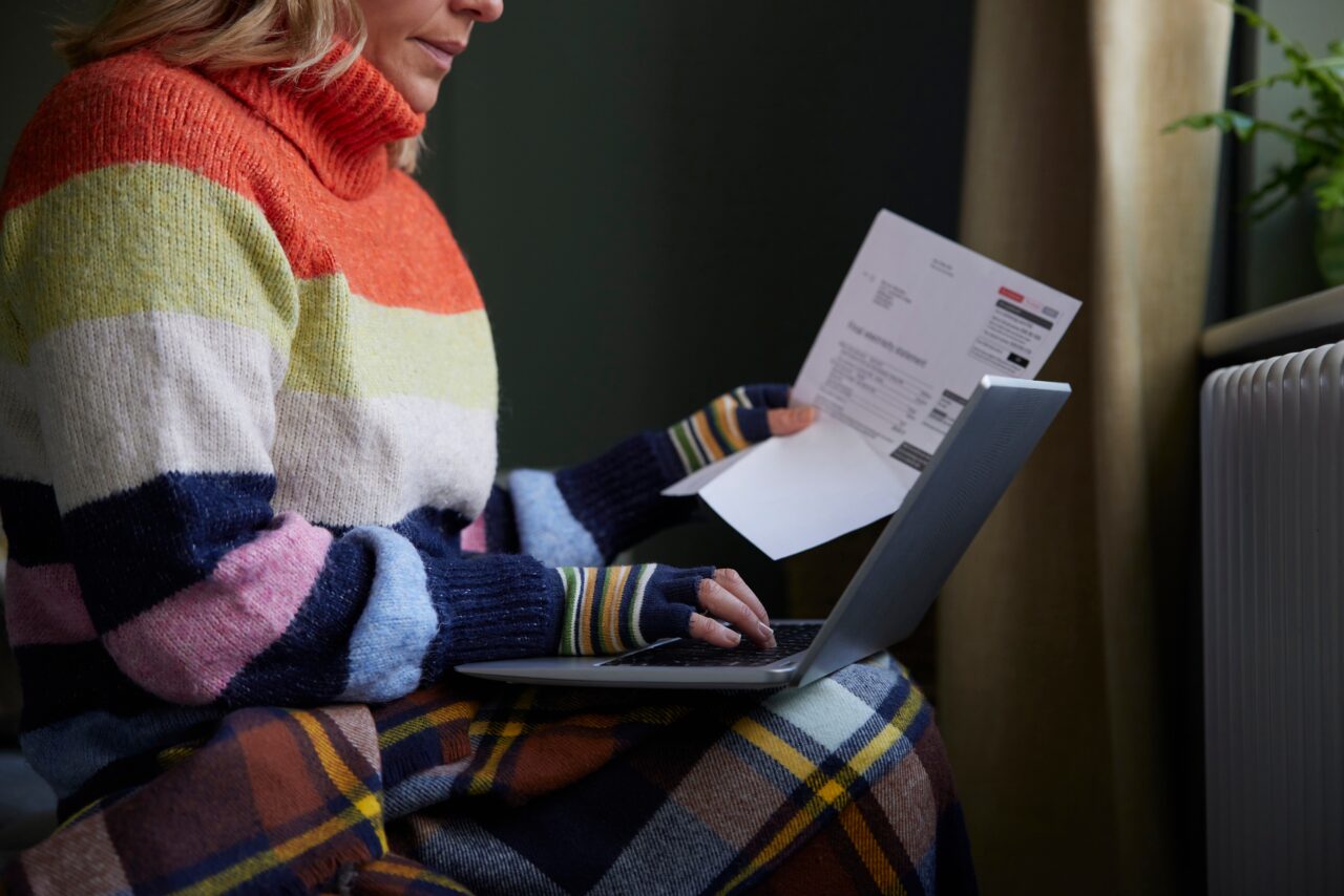 Britanicii fac față tot mai greu iernii. Din ce în ce mai mulți sunt nevoiți să apeleze la așa-numitele „bănci de căldură” din cauza prețurilor uriașe la energie