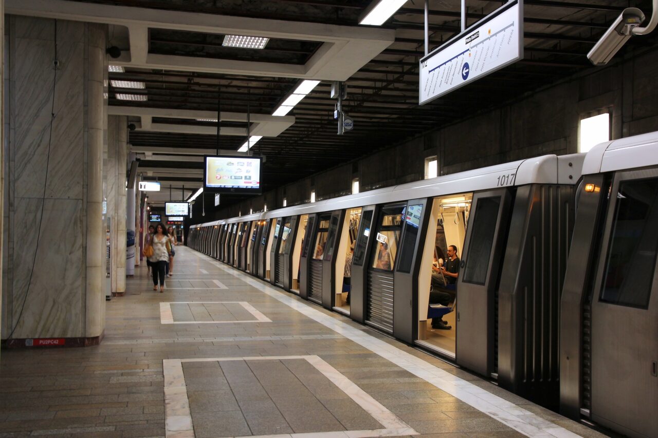 Incident grav la metrou. Se circulă pe un singur fir pe Magistrala 4 după o posibilă tentativă de suicid