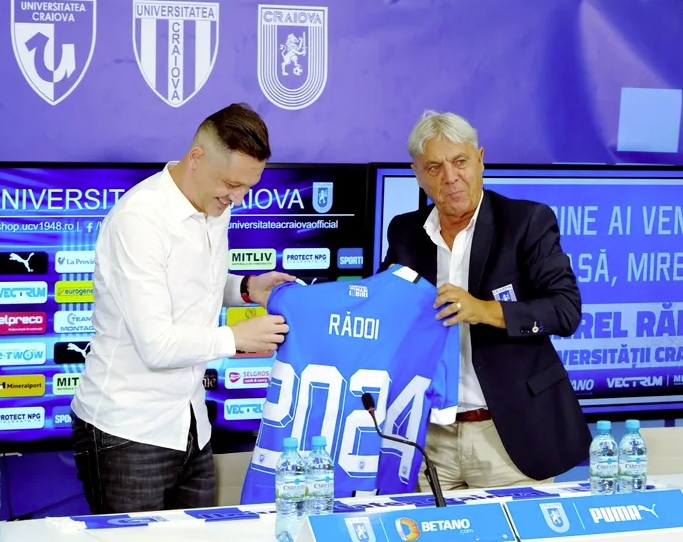 Universitatea Craiova Potrdila Prihod Francoskega Napadalca Stevena Nsimbe