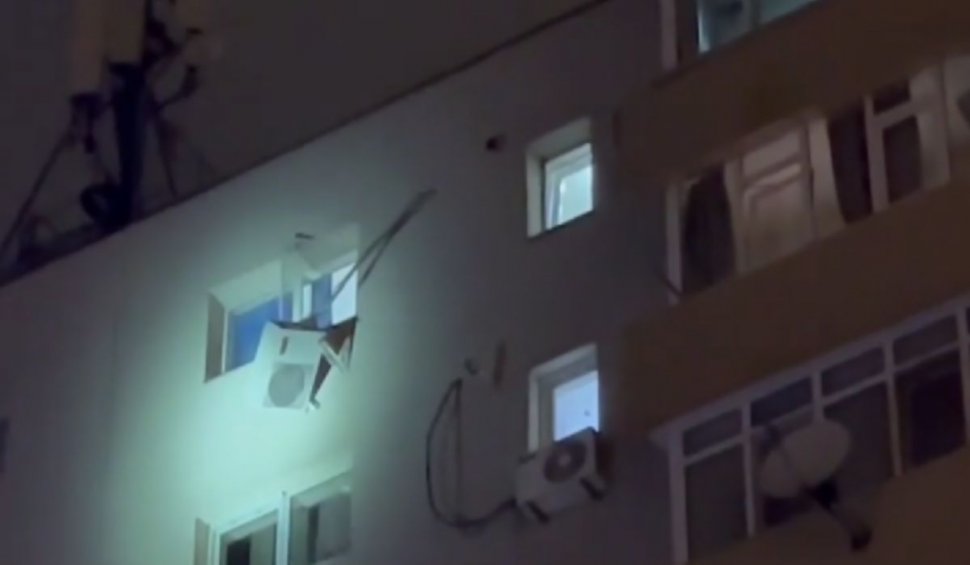 Un tânăr a căzut de la etajul zece al unui bloc din Timișoara. Băiatul a murit pe loc