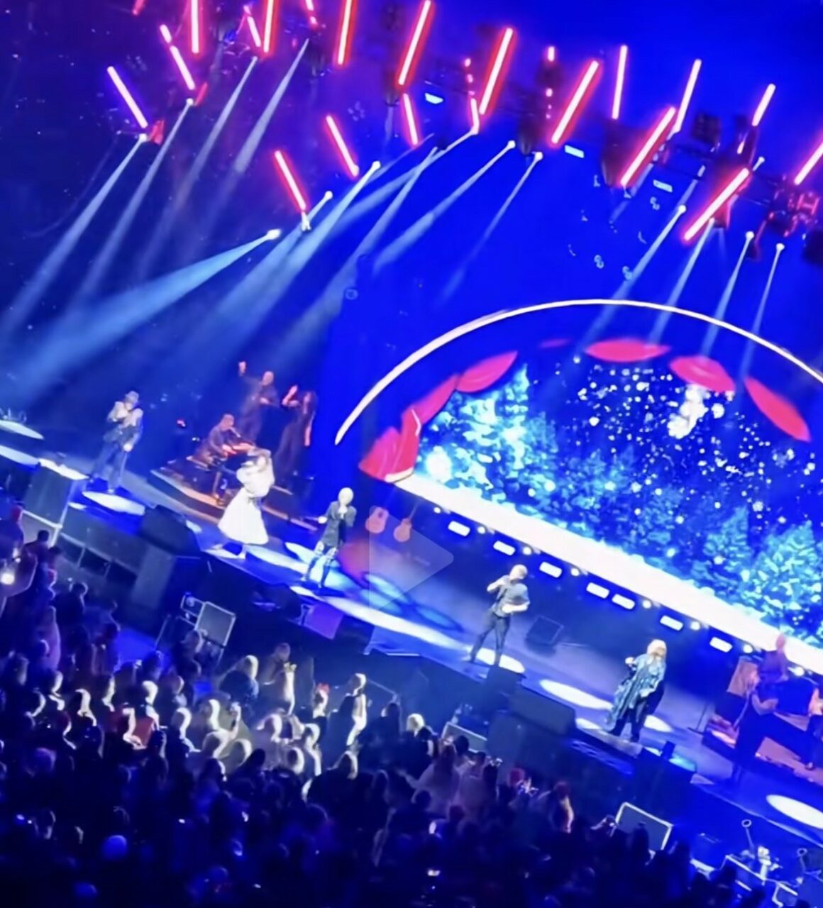 Trupa Kelly Family și-a anulat concertul de Crăciun de la Halle, la doar două minute după ce începuse. Un spectator a murit