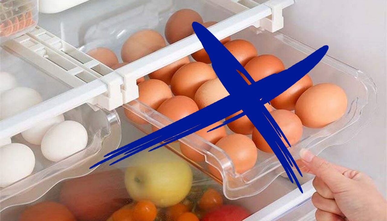 Mulți români fac asta și e greșit! Motivul pentru care ouăle nu trebuie ținute în frigider