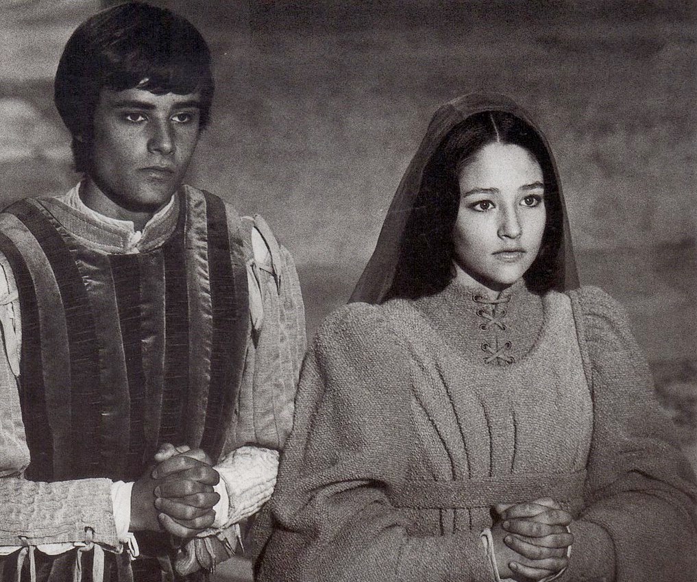 După 55 ani, starurile din „Romeo și Julieta” dau în judecată Paramount pentru abuz sexual asupra copiilor. Pe ce se bazează plângerea