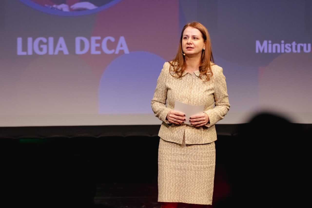 Apelul ministrului Educației către elevi, în prima zi de școală: „Dacă nu vă simțiți bine, transmiteți părinților și profesorilor!”