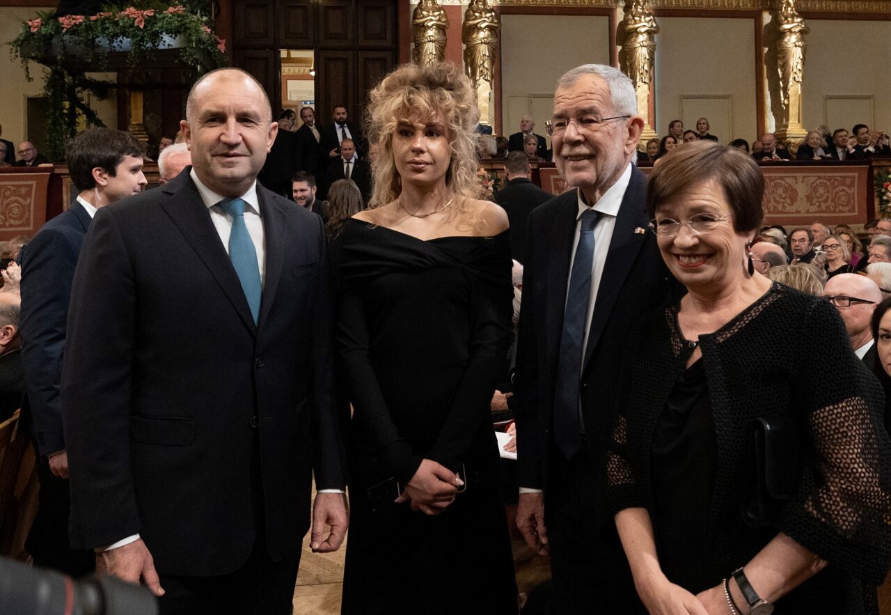 Președintele Bulgariei, Rumen Radev, însoțit la concertul de Anul Nou al Filarmonii din Viena de fiica sa. GÂNDUL îți spune cine este Darina Radeva