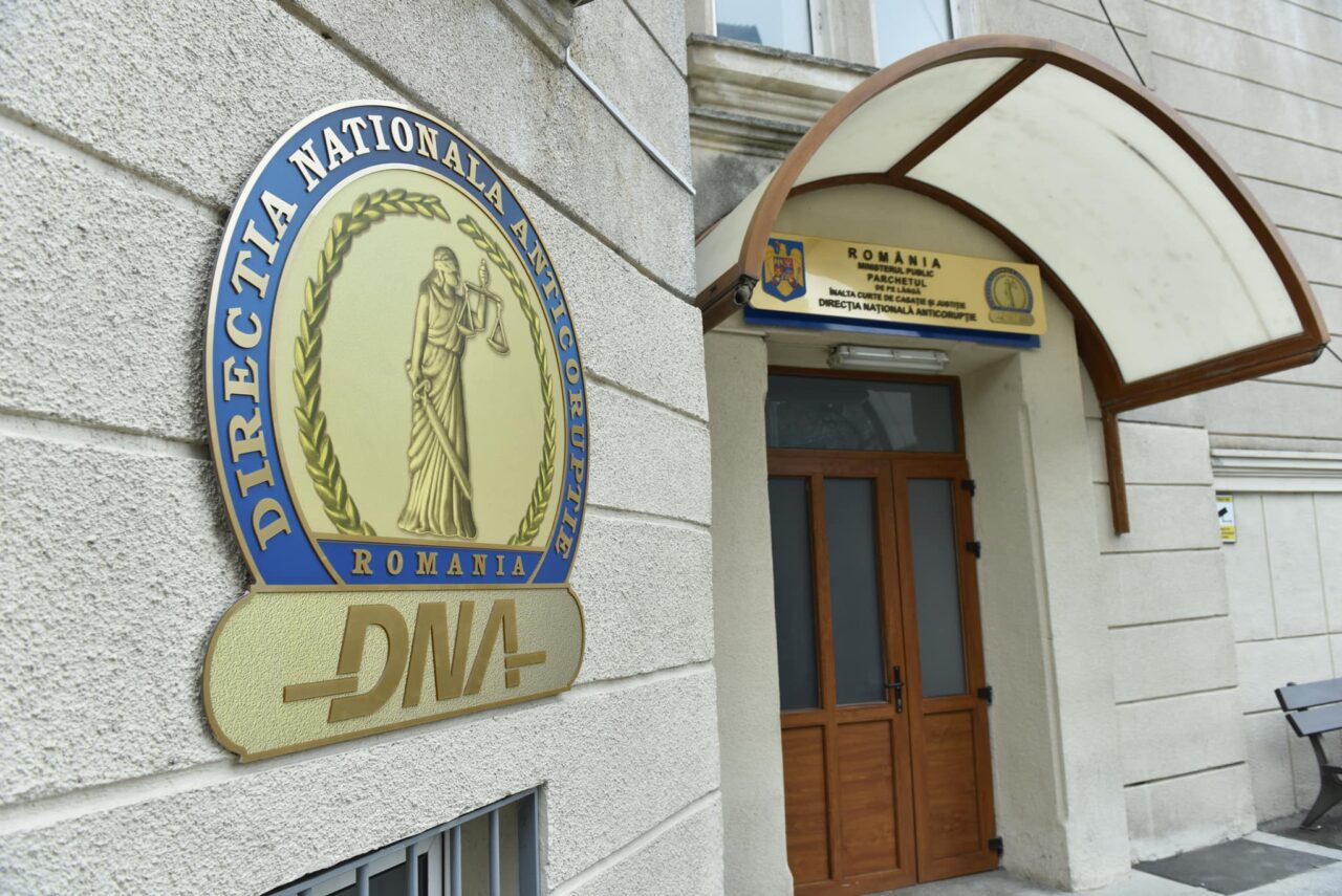 Un fost director al Corpului de control al ministrului Sănătăţii, trimis în judecată într-un dosar de fraudare a unui concurs