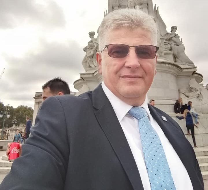 Un primar din Satu Mare deszăpezește singur comuna pentru a face economii: „Sunt o groază de bani pe care îi arunci în drum. Avem utilajele, plătim doar motorina”