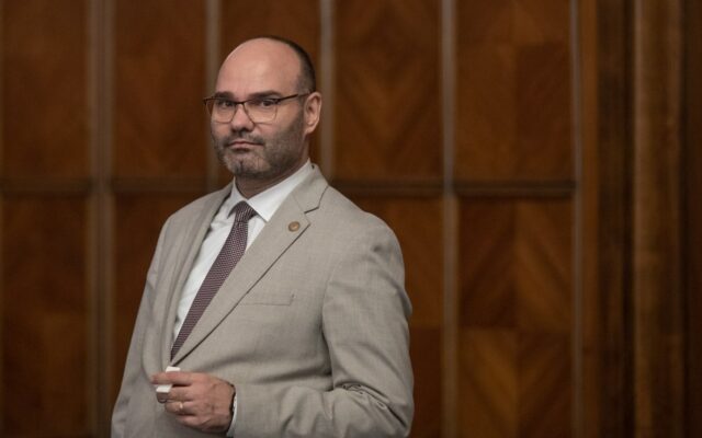Președintele Autorității Electorale Permanente, acuzat că și-a angajat cumnata pe post de consilier