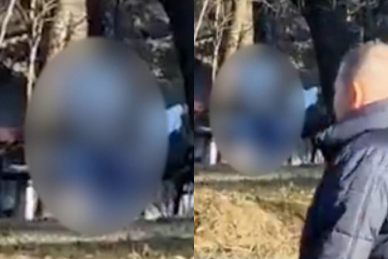 Doi tineri s-au iubit ziua în amiaza mare într-un parc din Onești. Nu le-a păsat că în jur erau copii și bunici!