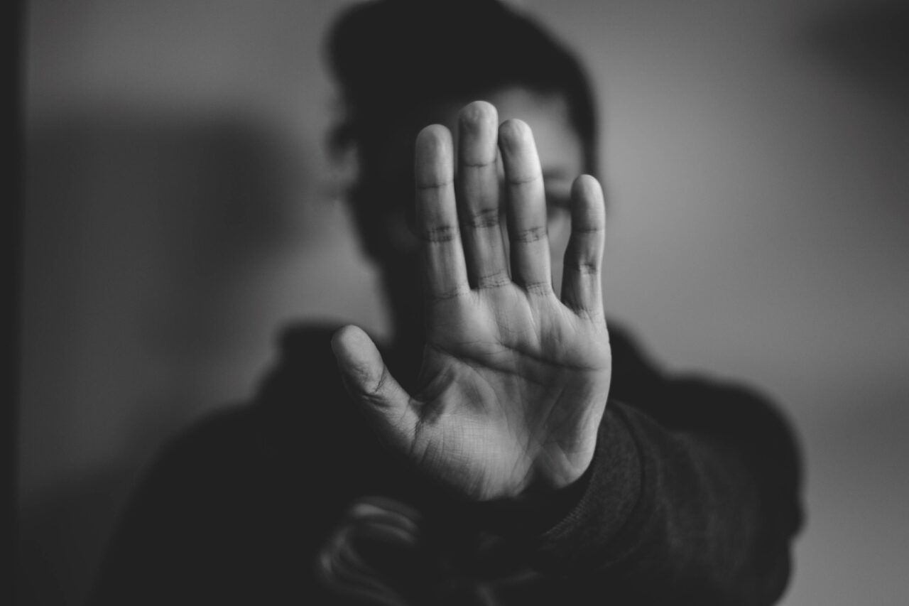 O profesoară din SUA riscă 50 de ani de ÎNCHISOARE după ce a pledat vinovată de relații sexuale cu elevul său, în vârstă de 14 ani