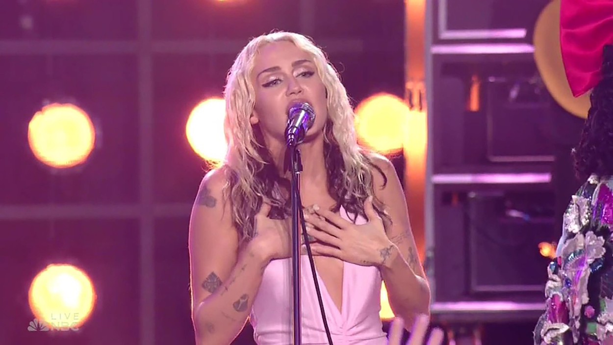 Miley Cyrus va lansa în martie un nou album intitulat „Endless Summer Vacation”