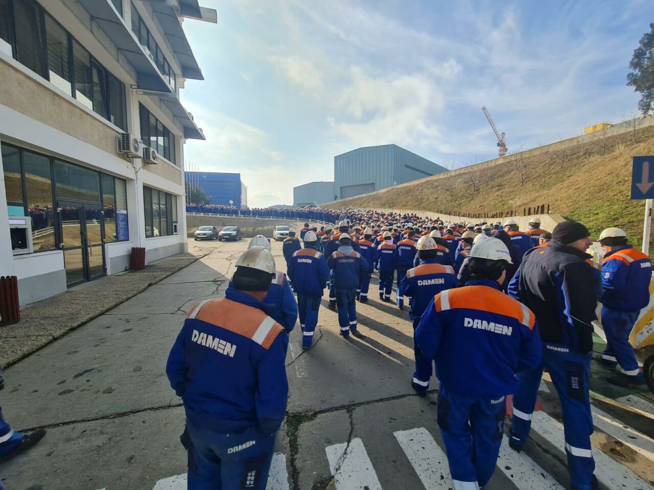 Blocaj total pe Șantierul Naval Mangalia, angajații au protestat și luni! Compania olandeză Damen refuză să majoreze salariile + Banii, cheltuiți pe mese festive și servicii de publicitate