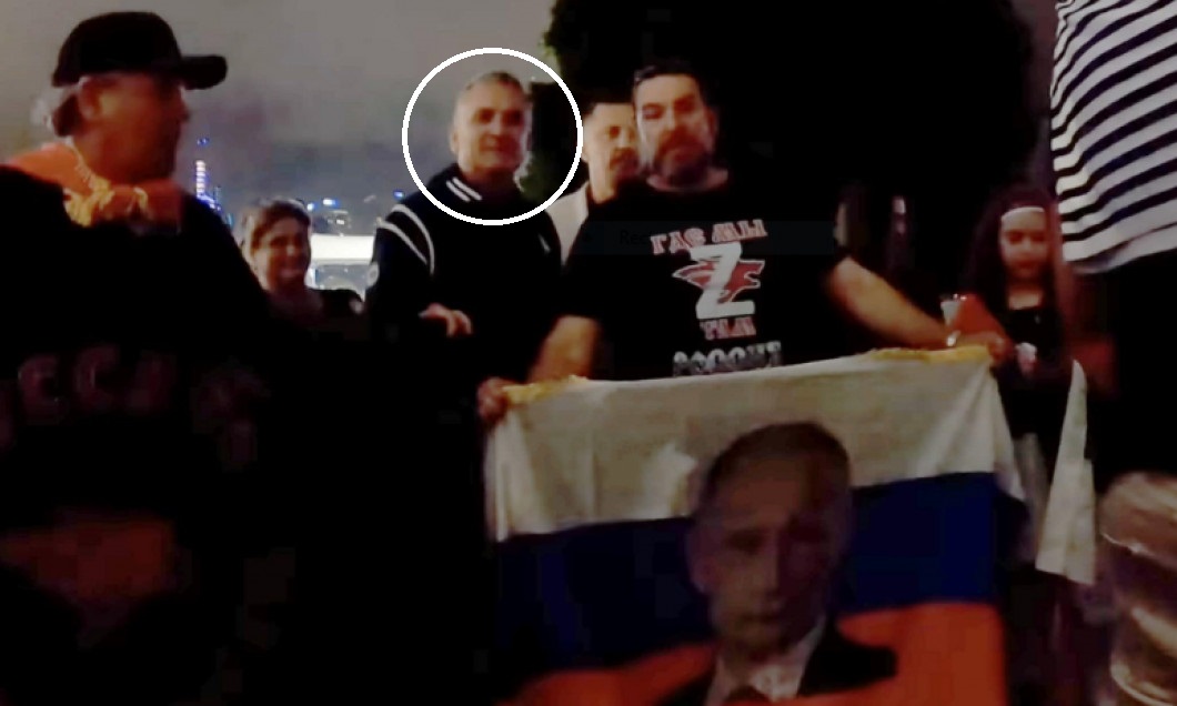 VIDEO | Tatăl lui Novak Djokovic, fotografiat în Australia alături de un steag cu Vladimir Putin. El ar fi strigat și „Trăiască rușii!”