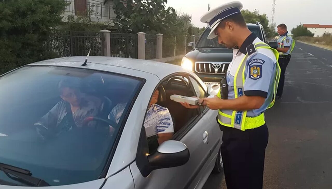 Mulți șoferi din România cad în capcană! Ce înseamnă dacă polițistul de la Rutieră îți spune: „Şi ce-ar trebui să faceţi dumneavoastră în privinţa asta?”