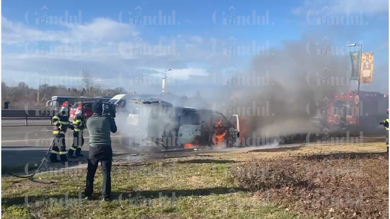 FOTO&VIDEO | O mașină s-a făcut scrum pe DN 1. Pompierii au intervenit de urgență