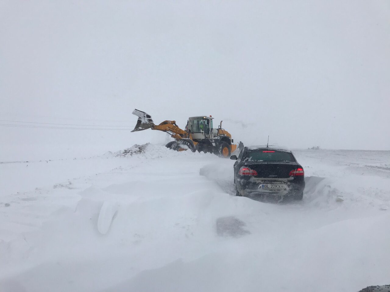 FOTO & VIDEO | Iarna a pus stăpânire pe România! Codul galben de viscol a fost prelungit