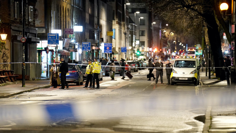 Focuri de armă într-o biserică catolică din Londra. O fetiță de 7 ani se află în stare critică