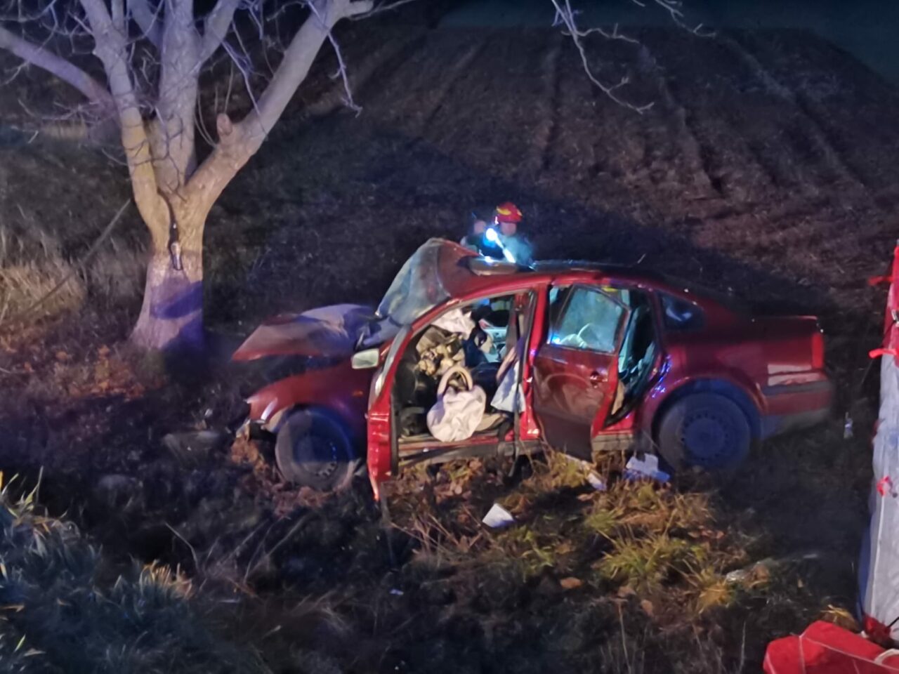 Două persoane au murit și alte două au fost rănite, în prima zi a anului, după impactul dintre două mașini pe un drum din Bihor
