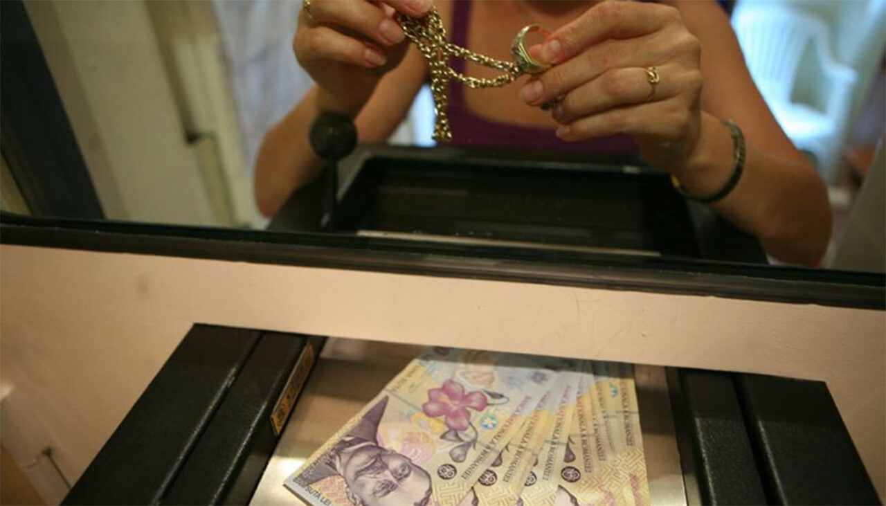 Mai rar așa ceva! Ce a făcut angajatul unui amanet din Capitală cu mai multe bijuterii care valorau 50.000 de EURO