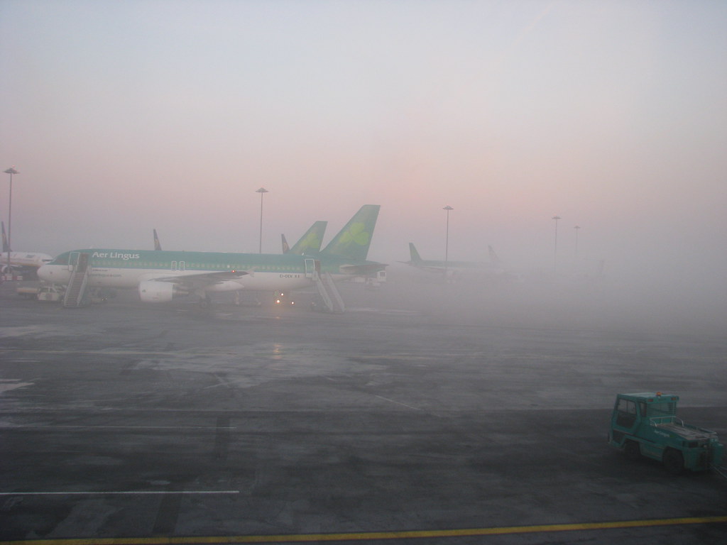 Ce fenomen meteo rar a dus la anularea a zeci de zboruri pe aeroporturile din apropierea Londrei