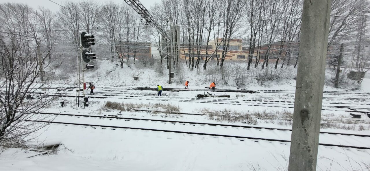 Mai multe trenuri au întârzieri, din cauza vremii nefavorabile. Ce garnituri vor ajunge mai târziu la destinație