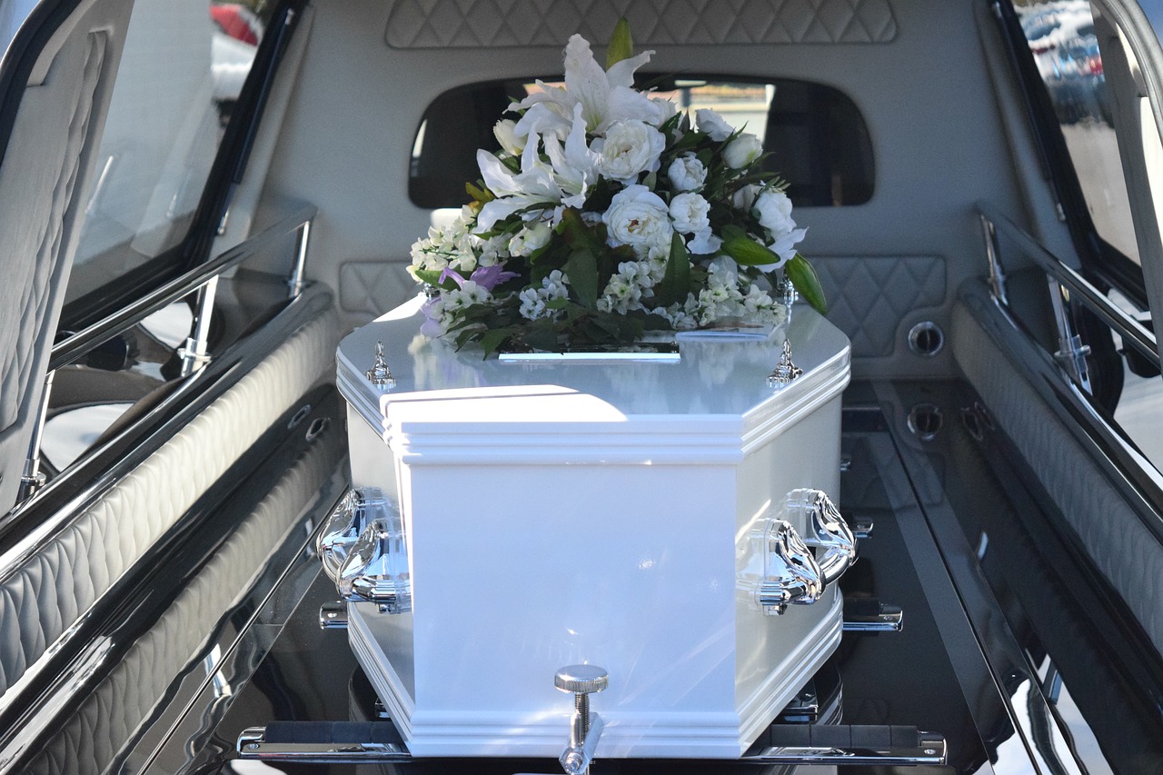 Descoperire macabră. Proprietara unei firme de pompe funebre și mama sa au vândut părți ale cadavrelor