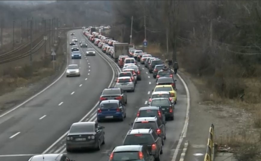 Cozi infernale pe DN1. Zonele de pe Valea Prahovei în care se circulă bară la bară