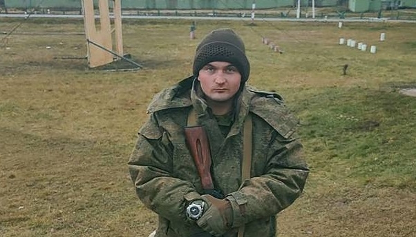 Un soldat rus s-a sinucis sub ochii mamei sale. Motivul pentru care și-a pus capăt zilelor