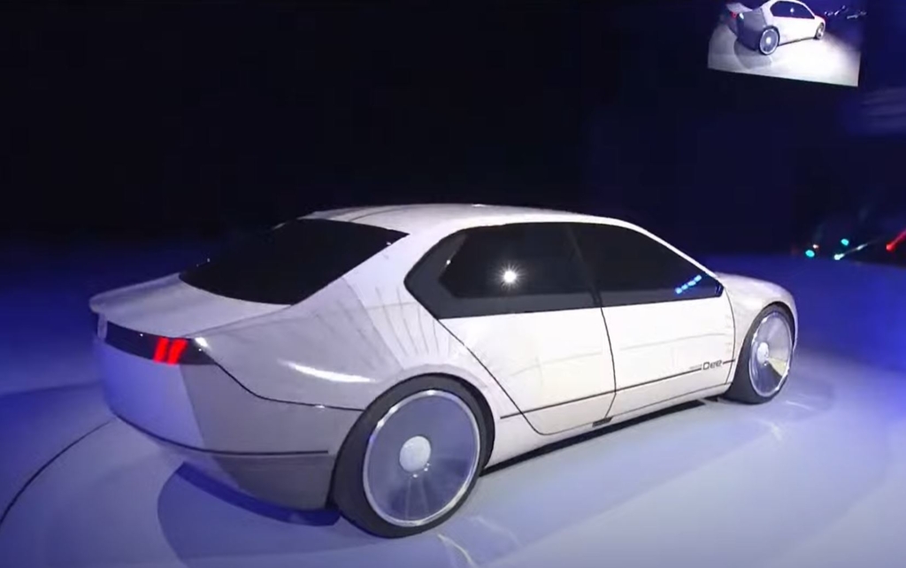 Noul model BMW care își poate schimba culoarea! Producătorul le promite clienților ”o experiență emoțională digitală”