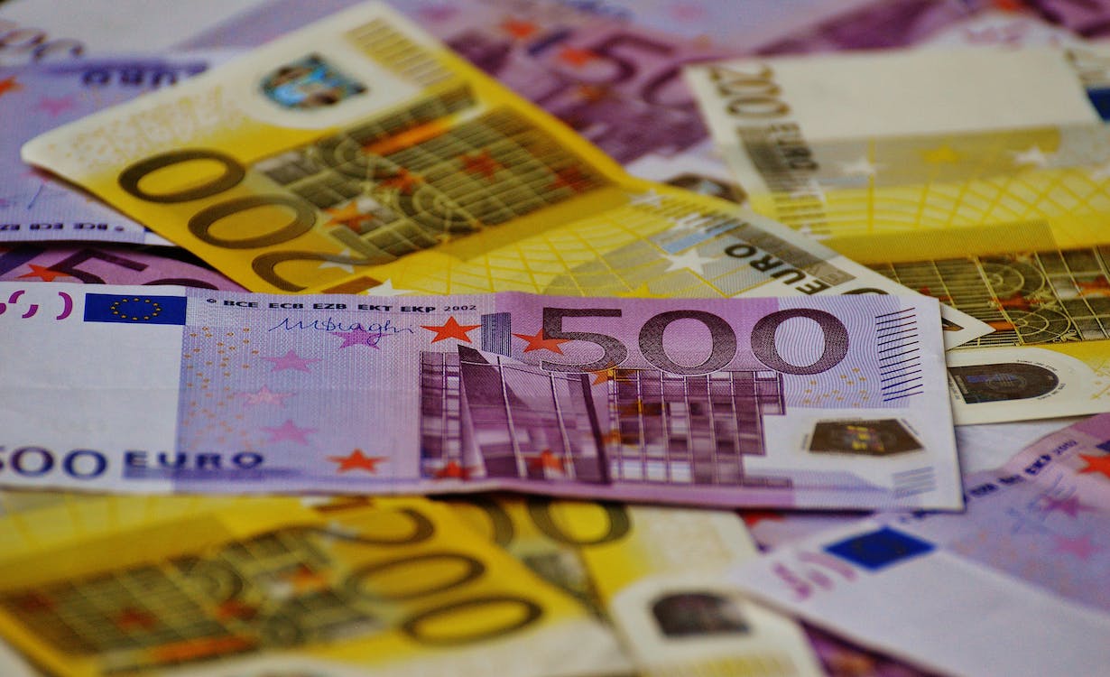 Vești bune pentru românii care muncesc în Germania. În ce condiții pot primi 600 de euro, drept bonus de inflație