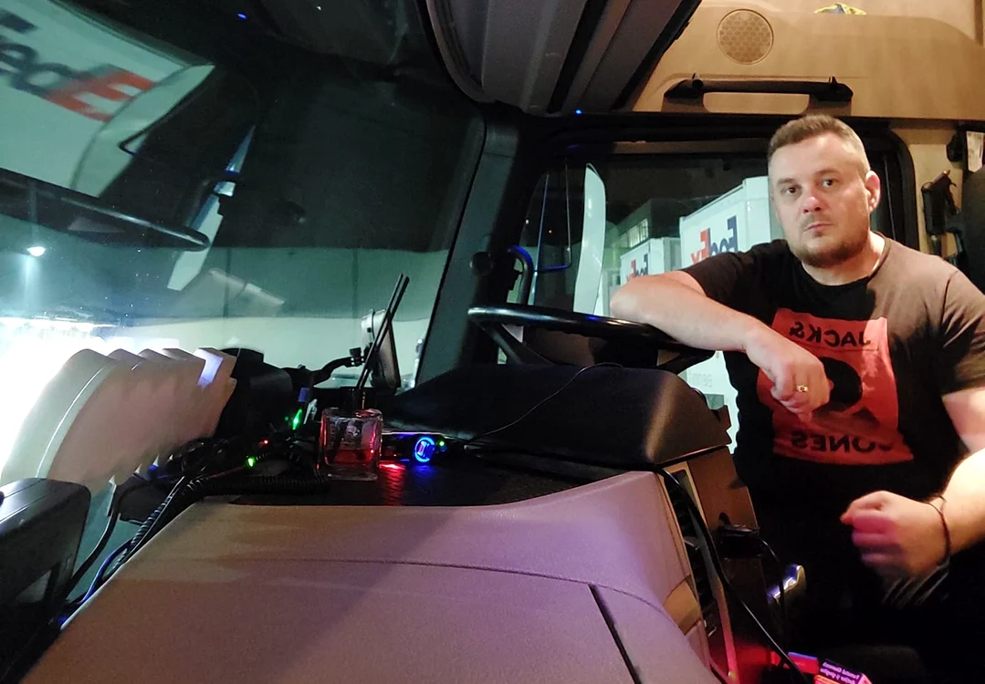 Mărturia unui șofer de TIR renumit. Ce spune despre hărțuirea conducătorilor auto romani: „Suntem ţintele preferate ale organelor de control”