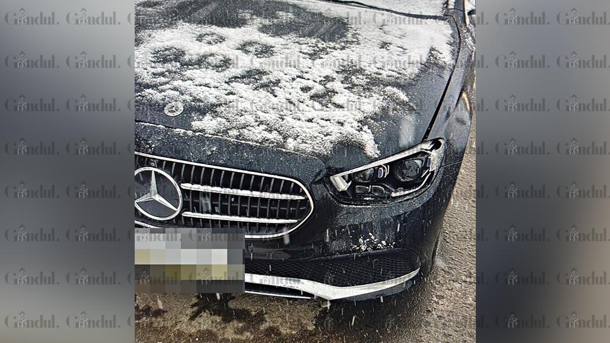 FOTO EXCLUSIV. A fost găsit Mercedesul cu care un britanic a lovit o gravidă pe o trecere de pietoni în București. Femeia, însărcinată în 8 luni, a pierdut sarcina