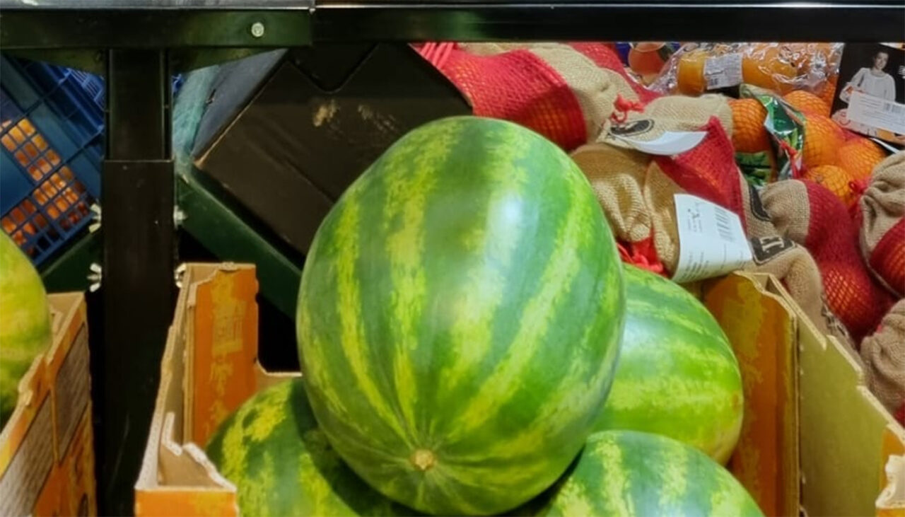 Iarna nu e ca vara! Câți lei a dat un român pe un pepene verde, acum, în ianuarie 2023, într-un supermarket Carrefour din București