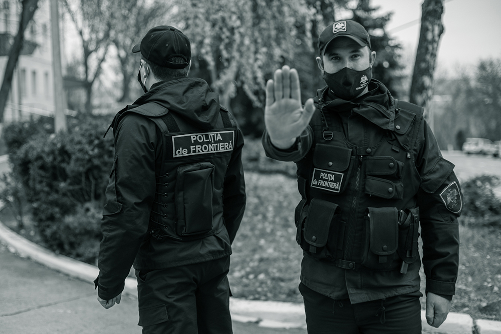 Cum a fost posibil ca șeful Autorității pentru Digitalizare să circule către Republica Moldova cu o mașină furată / Autoturismul a fost folosit de patru instituții din România