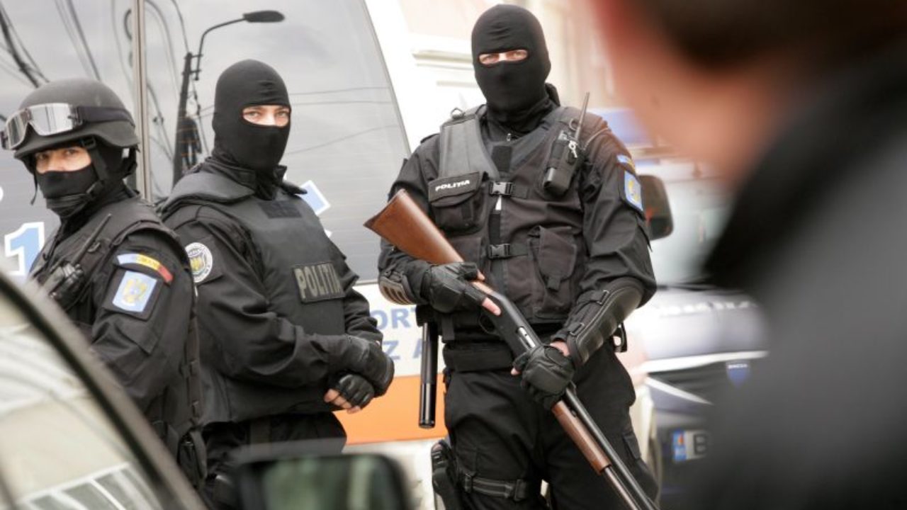 Bătaie ca-n Vestul Sălbatic la Buhuși. Au scos topoarele și „tot arsenalul unei răscoale”